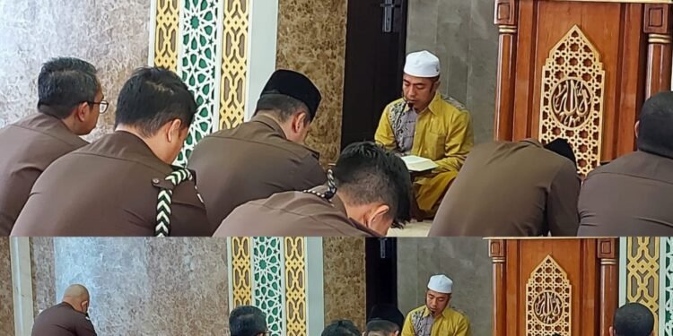 Tausiyah Ba’Da Dzuhur Yang Disampaikan Oleh Ustadz Al Masyuri.