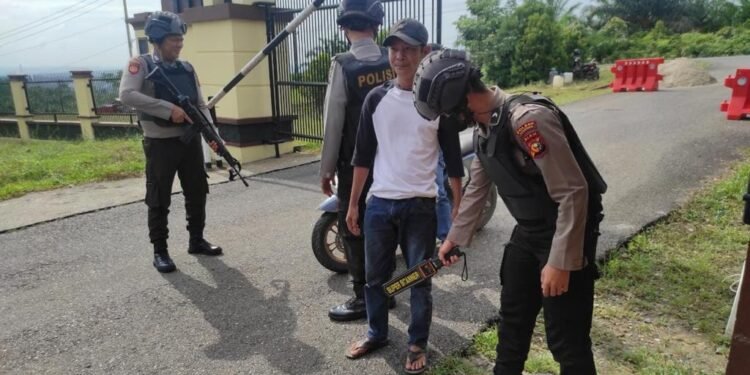 Polres Kuansing Perketat Penjagaan Pasca Bom Bunuh Diri di Astana Anyar.