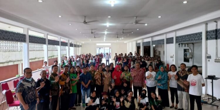 Peningkatan Kapasitas Forum Anak Daerah Kabupaten Sintang di Buka Asisten II Sintang.