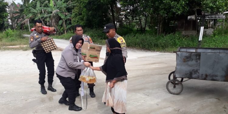 Memperingati Hari Disabilitas Internasional, Polsek Tampan Berikan Bantuan Terhadap Penyandang Disabilitas.