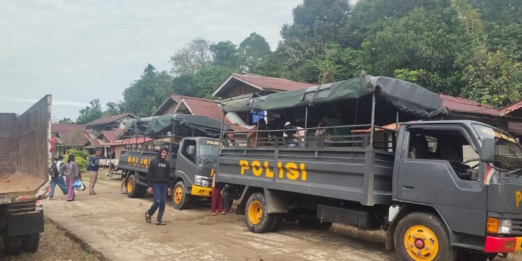 Polres Melawi Beri Dukungan 2 Unit Kendaraan Transportasi Dalam Rangka Natal Pemuda Bersama SMA Permata Kasih.