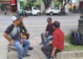 Di Pinggir Jalanpun Jadi Sarana Komsosnya Babinsa Kemlayan.