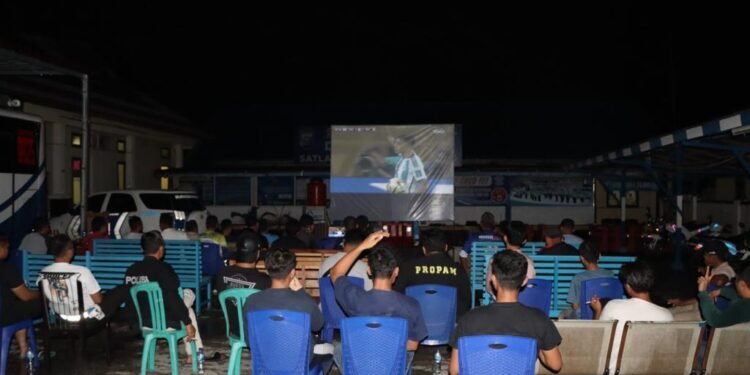 Adakan Nobar, Kapolres Kuansing Serap Aspirasi Warga.