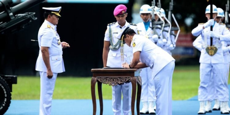 Sah, Laksamana TNI Muhammad Ali Resmi Terima Tongkat Kepemimpinan TNI AL.