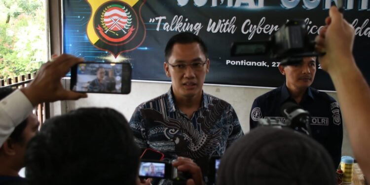 Gelar Jum’at Curhat di Wakrop Upgrade Pontianak Polda Kalbar Bahas Cyber Crime dan Minta Pengguna Sosmed Lebih Bijak