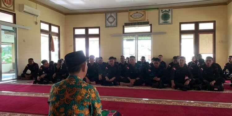 Binrohtal Brimob Kalbar Ciptakan Karakter Personel Lebih Profesional Dalam Bertugas.