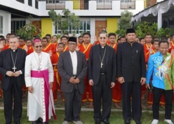 Prof. Dr (HC) KH. Habib Chirzin Menyambut Kehadiran Presiden Badan Kepuasan Untuk Dialog Lintas Agama Vatican di Yogyakarta.