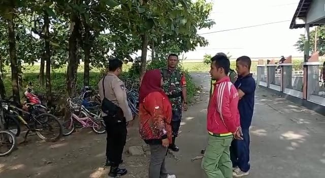Tingkatkan Sinergitas Babinsa Bersama Babinkamtibmas Komsos Dengan Perangkat Desa.