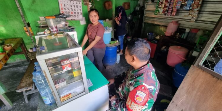 Babinsa Danukusuman Dampingi dan Motivasi Pelaku UMKM.