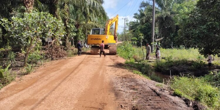 Kegiatan Peningkatan Jalan Poros Kecamatan Singkep Selatan T.A 2023 Sudah Dilakukan, Apakah memang Sudah Dimulai Pengerjaannya?