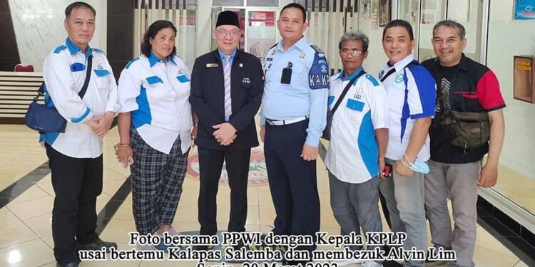 Ketum PPWI Kunjungi Lapas Salemba dan Bezuk Alvin Lim.