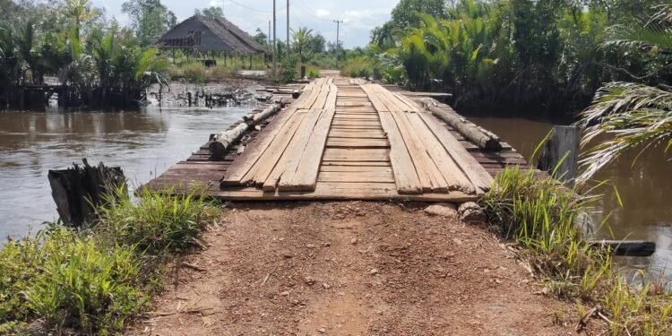 Tiga Jembatan Diruas Jalan Poros Kecamatan Singsel Butuh Perhatian Khusus Dari Pemkab Lingga dan Pemprov Kepri