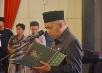 Perdana Pj Bupati Kampar Lantik Pejabat Eselon II di Lingkungan Pemda Kampar.