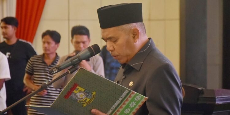 Perdana Pj Bupati Kampar Lantik Pejabat Eselon II di Lingkungan Pemda Kampar.