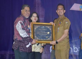 Dinas Kominfo Kampar Raih Penghargaan dari KPP Pratama Bangkinang.