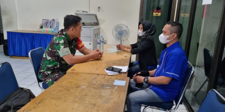 Tingkatkan Kerjasama, Babinsa Tipes Komsos di Kantor Mandala Finance.