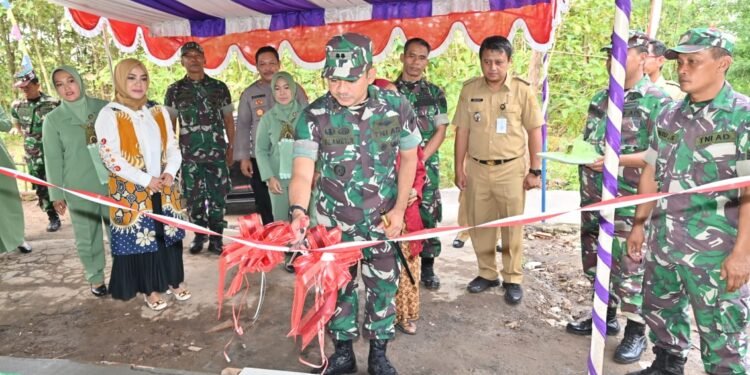 RTLH Batuan Danrem 074/WRT Milik Ibu Mikem Hari Ini Diresmikan Dandim 0726/Sukoharjo.