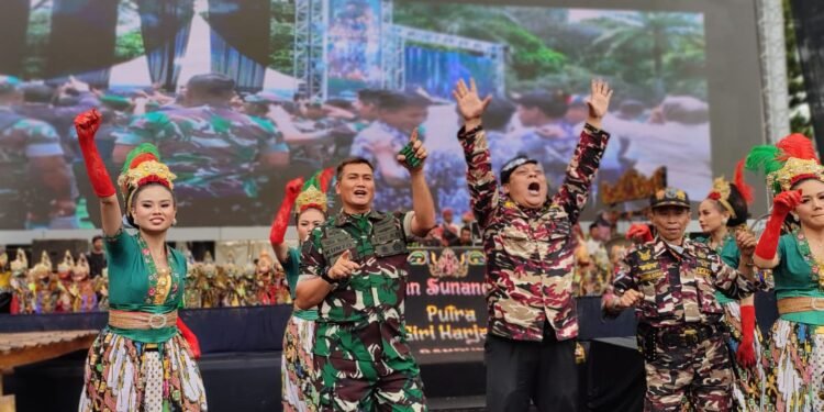 Melalui Seni Budaya, Rakyat dan TNI Bersatu.