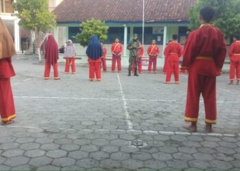 Dukung Kegiatan Positif, Babinsa Dampingi Latihan Pendekar Tapak Suci.
