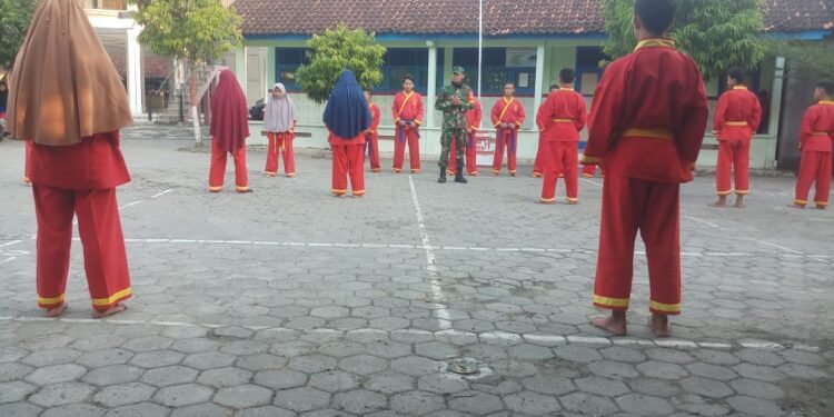 Dukung Kegiatan Positif, Babinsa Dampingi Latihan Pendekar Tapak Suci.