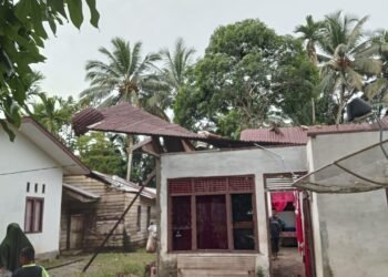 Dihantam Angin Puting Beliung, Dua Rumah Warga di Pinem Rusak Parah.