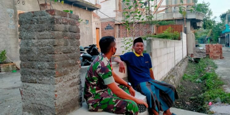 Pererat Silahtuhrahmi, Babinsa Laksanakan Komsos.