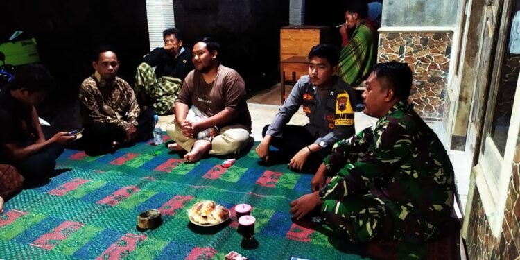 Komsos Sarana Babinsa Puhpelem Dalam Menjaga Silaturahmi Dan Lebih Dekat Dengan Warga.