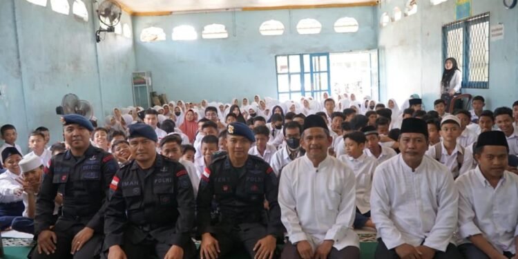 Brimob Kalbar Go To School Untuk Ciptakan Generasi Penerus Bangsa.
