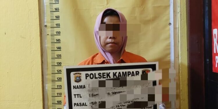 Pukul Pakai Gayung dan Cekik Korban di Kamar Mandi, Ibu Muda di Ringkus Polsek Kampar.