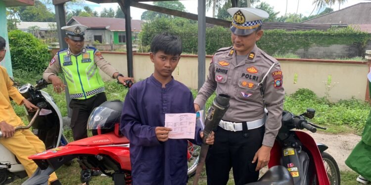 Laksanakan Giat Edukatif Berlalulintas, Satlantas Polresta Lingga Himbau Larangan Kepada Siswa Menggunakan Knalpot Brong.