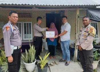 Polsek Perhentian Raja Beri Bantuan Pada Masyarakat Yang Mengalami Kenaikan Harga Sembako.