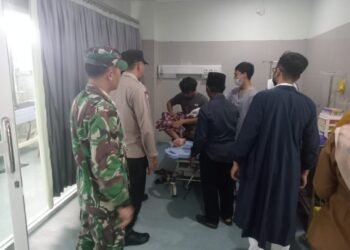 Kepedulian Babinsa dan Bhabinkamtibmas Cepogo Bantu Evakuasi Pasien Indikasi ODGJ.