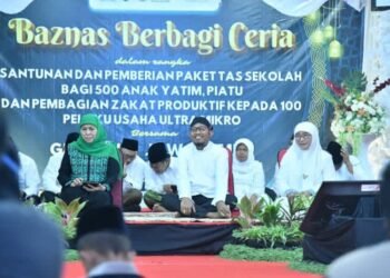 Bupati Sumenep Dampingi Gubernur Jatim, Serahkan Zakat Kepada Pelaku Usaha Ultra Mikro.