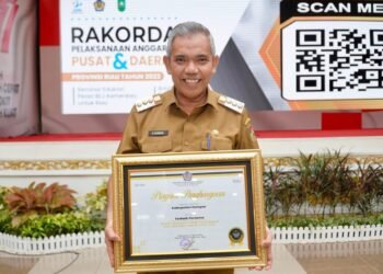 Pj Bupati Kampar Terima Penghargaan Terbaik Pertama Atas Kinerja Penyaluran Kredit Usaha Rakyat dan Ultra Mikro Tahun 2022 dari DJPb Riau.