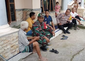 Sinergitas TNI-Polri Anjangsana Ke Desa Binaannya.