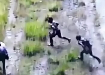 KKB Lari Terbirit-Birit di Usir Warga Pakai Panah, Perlawanan Rakyat Menguat KKB Makin Terpojok.