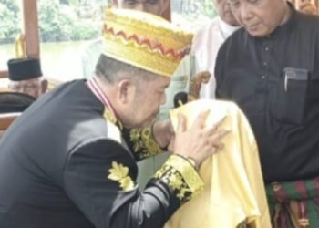 PDYM SB H M Yunus Abdullah R Al HAJ, Diradja Air Tiris Melayu Kampar Meresmikan Istana dan Memberikan Santunan Anak Yatim.