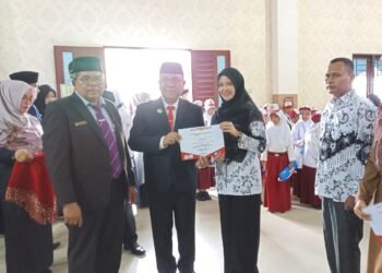 Bertema “Bergerak Bersama Semarakkan Merdeka Belajar”, PJ. Bupati Aceh Barat Pimpinan Upacara Peringatan Hardiknas.
