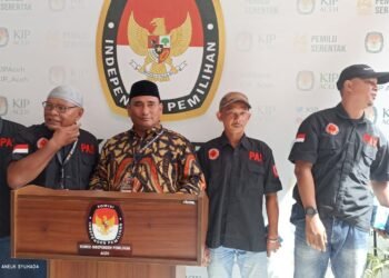 Ratusan Relawan Ormas PAS Antar Akhyar Kamil ke KIP Aceh.