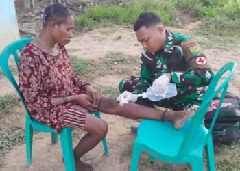 Program Satgas Yonif 143/TWEJ Sehatkan Masyarakat di Pegunungan Papua.