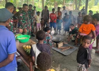 Sejahterakan Masyarakat, Satgas Yonif 143/TWEJ Kembangkan Usaha Kreatif Di Papua.