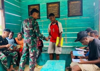 Taman Baca Satgas Yonif 143/TWEJ Disambut Gembira Masyarakat Papua.