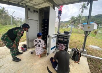 Demi Signal Yang Lancar di Pedalaman Papua Inilah Yang Dilakukan Oleh Satgas Yonif 143/TWEJ