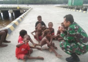 Peduli Dengan Generasi Penerus, Babinsa Koramil 1710-07/Mapurujaya Berikan Arahan Positif Kepada Anak-Anak Di Wilayah Binaan