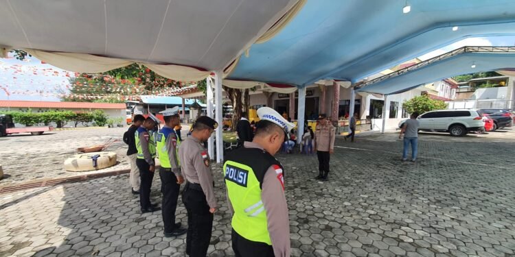Jamin Pelaksanaan Ibadah Waisak Berjalan Aman dan Lancar, Personil Polres Bintan Lakukan Pengamanan