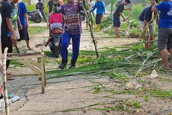 Warga Perumahan Villa Kencana Cikarang RT.01 RW.11 Desa Karang Sentosa Kecamatan Karang Bahagia Gelar Kerja Bakti.