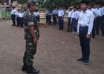 Babinsa Koramil Sambi Latih PBB Santri Ponpes Al Fatah