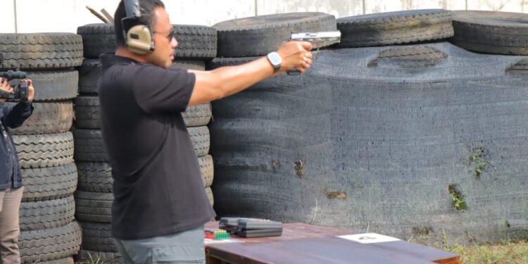 Dalam Rangka HUT Bhayangkara Ke-77 Wakapolda Lampung Buka Turnamen Menembak Kelas