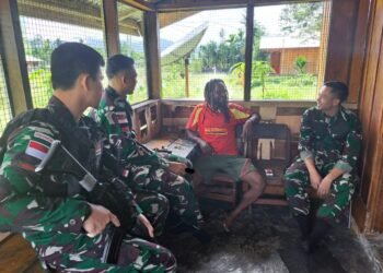 Satgas Yonif Raider 200/BN Kunjungi Rumah Warga Kampung Wakolani