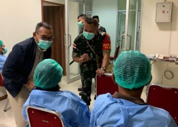 Dandim 1710/Mimika Dampingi Danrem 174/ATW Tinjau Baksos Operasi Katarak Dan Bibir Sumbing